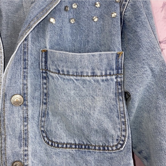 Forever 21 Womens Jacket Light Denim Crop Bling Rhinestones Pocket Raw Hem L New - Picture 4 of 5